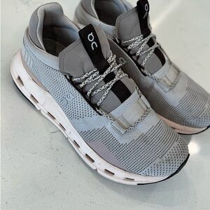 Women’s barely worn 9.5 On Running Cloudnova’s.